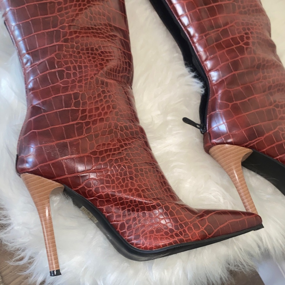 Elegant Brown Croc-Embossed Knee-High Boots - Picture 9 of 13